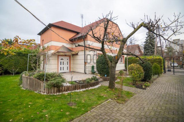 Eladó családi ház, Budapesten, XV. kerületben 194 M Ft, 6 szobás