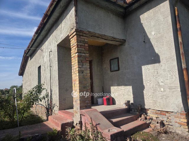 Eladó családi ház, Újszászon 22.5 M Ft, 3 szobás