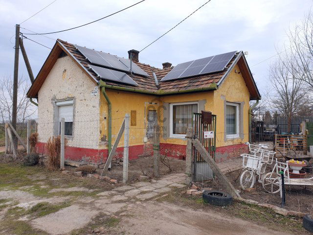 Eladó családi ház, Törtelen 13.2 M Ft, 3 szobás
