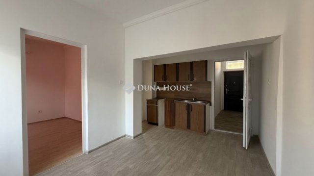 Eladó családi ház, Szombathelyen 49.99 M Ft, 2 szobás