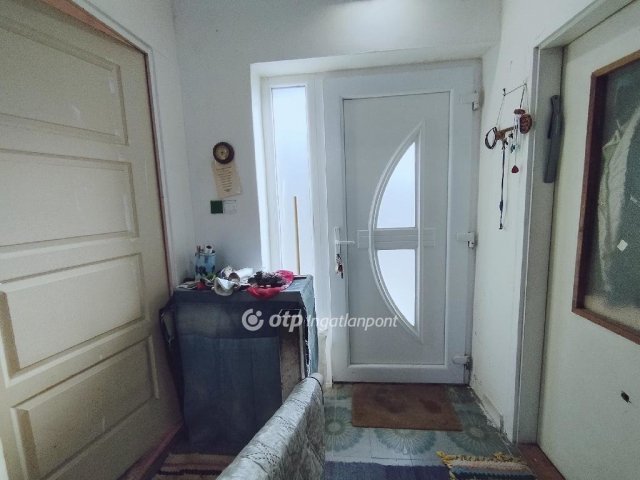 Eladó családi ház, Ajkán 49.9 M Ft, 4 szobás