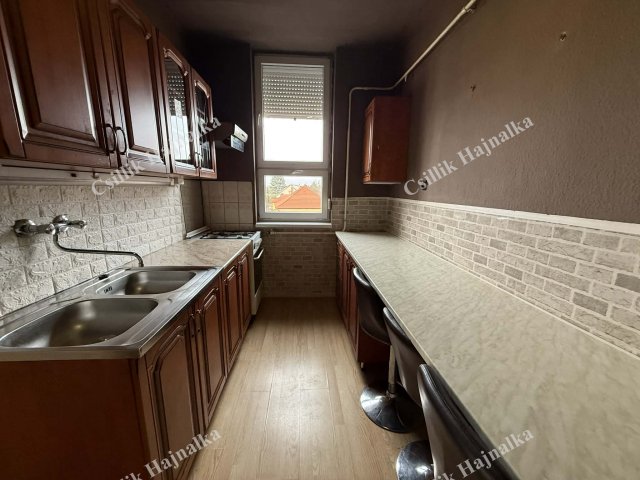 Eladó téglalakás, Szolnokon 36.9 M Ft, 2 szobás