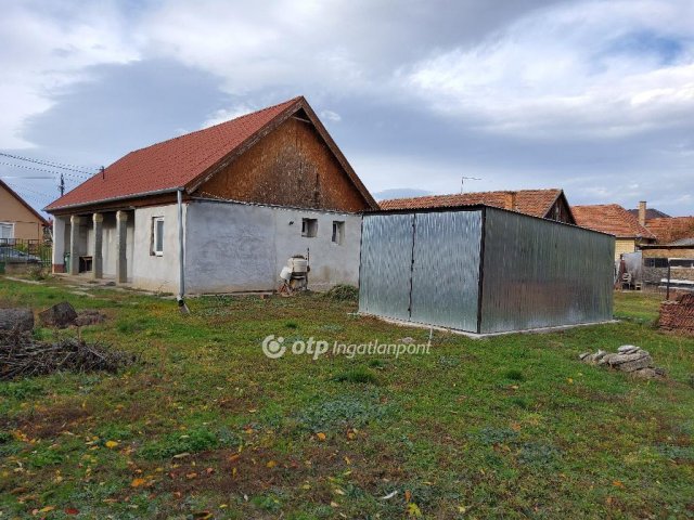 Eladó családi ház, Zsámbokon 30 M Ft, 1+1 szobás