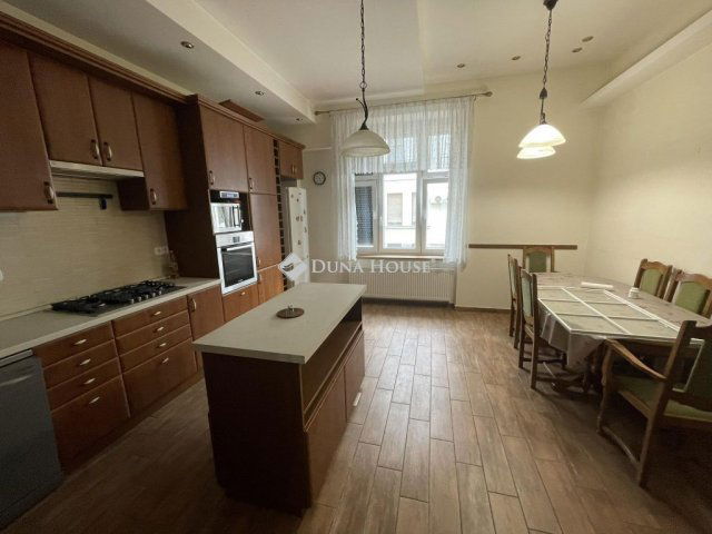 Kiadó téglalakás, albérlet, Szegeden 220 E Ft / hó, 3 szobás