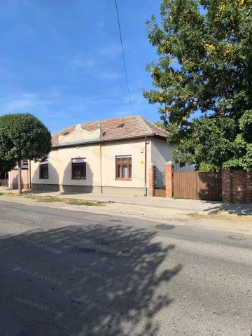 Eladó családi ház, Tiszaföldváron 35 M Ft, 3+1 szobás
