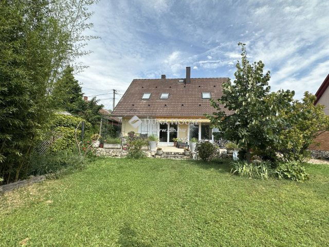 Eladó családi ház, Pécsett 133 M Ft, 4 szobás