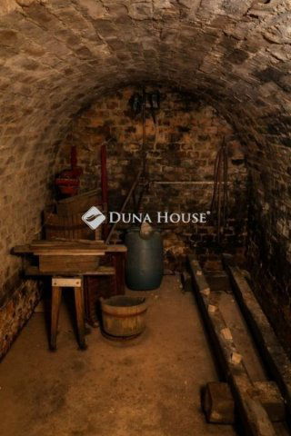 Eladó családi ház, Pécsett 53.5 M Ft, 2 szobás