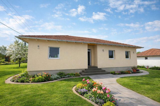 Eladó családi ház, Száron 99 M Ft, 5 szobás