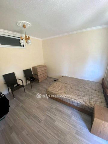 Eladó panellakás, Balatonfüreden 75 M Ft, 4 szobás