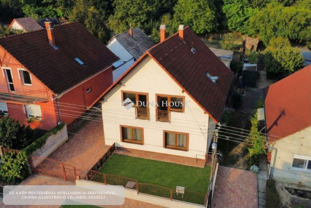 Eladó családi ház, Zamárdiban 144.9 M Ft, 7 szobás