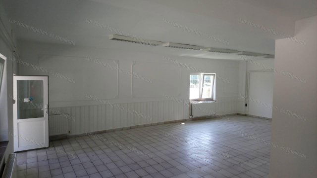 Kiadó üzlethelyiség, Komáromban 180 E Ft / hó, 2 szobás