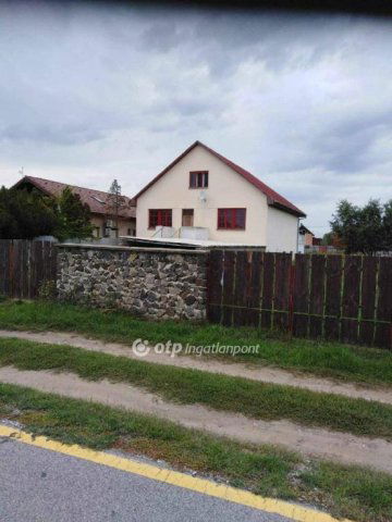 Eladó családi ház, Debrecenben 160 M Ft, 3 szobás