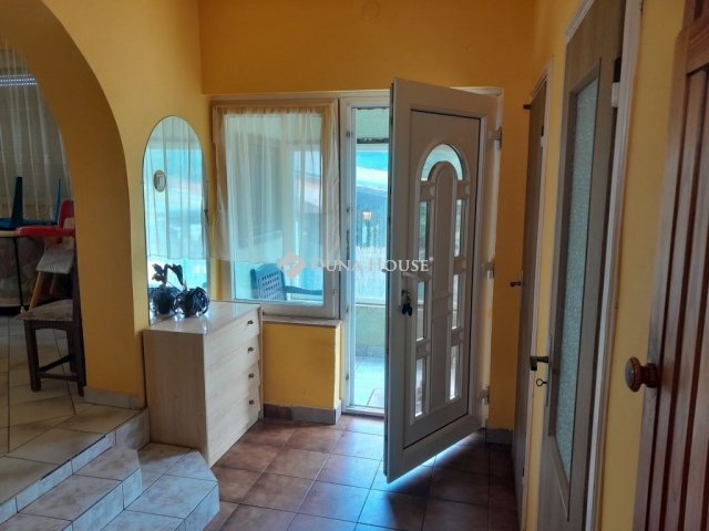 Eladó családi ház, Sárisápon 69.9 M Ft, 5 szobás