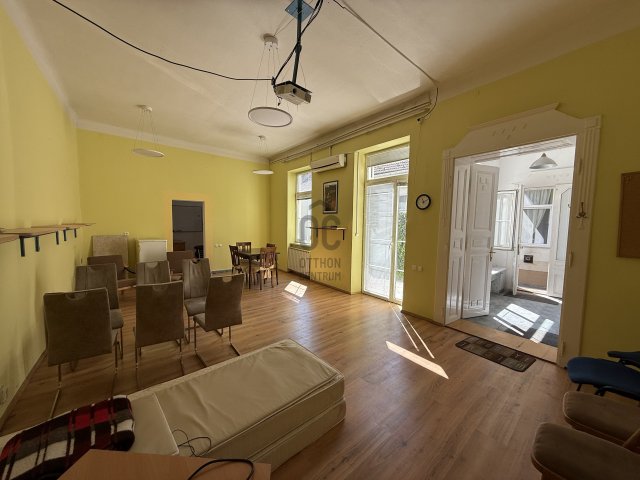 Eladó családi ház, Nyíregyházán 79.9 M Ft, 6 szobás