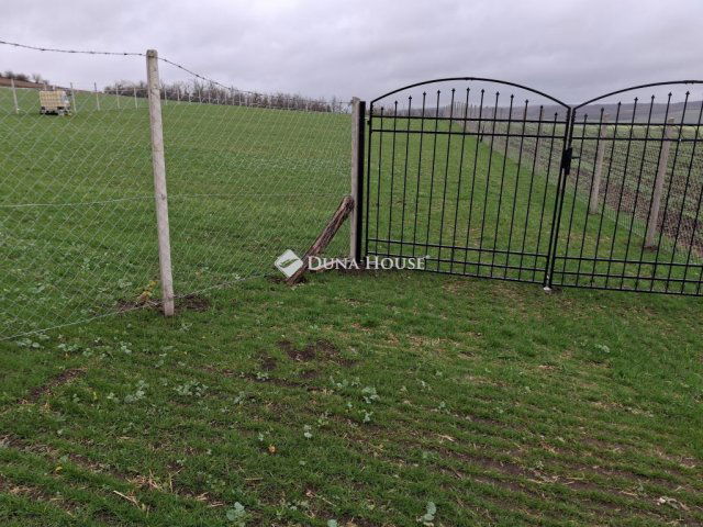 Eladó telek, Szomoron 7.6 M Ft / költözzbe.hu