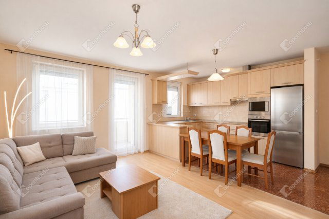 Eladó téglalakás, Szegeden 72.99 M Ft, 3 szobás