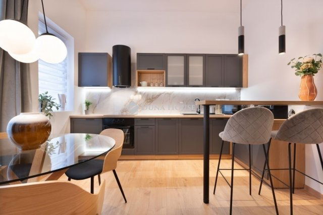 Eladó téglalakás, Budapesten, VII. kerületben 117 M Ft, 2 szobás