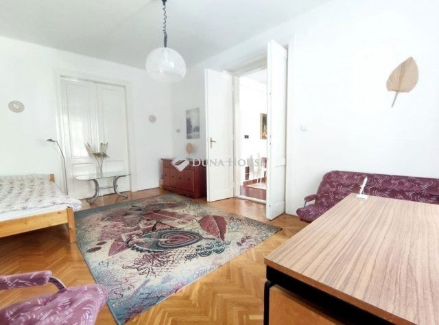 Eladó téglalakás, Pécsett 97.2 M Ft, 3 szobás