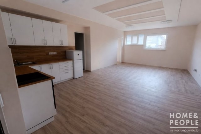 Eladó családi ház, Sándorfalván 59.99 M Ft, 3 szobás