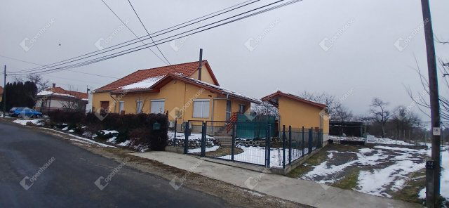 Eladó családi ház, Kiskutason 24.9 M Ft, 4 szobás