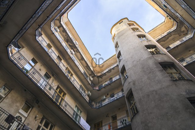 Eladó téglalakás, Budapesten, VIII. kerületben 54.1 M Ft