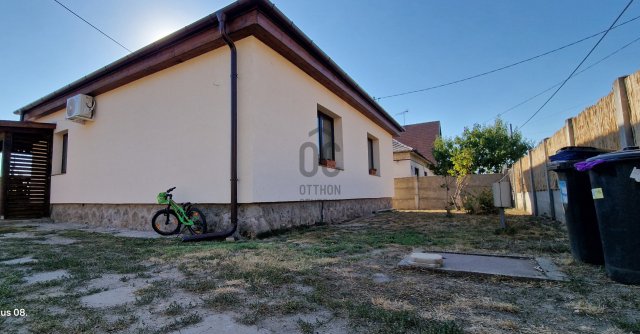 Eladó családi ház, Esztergomban 105 M Ft, 4 szobás
