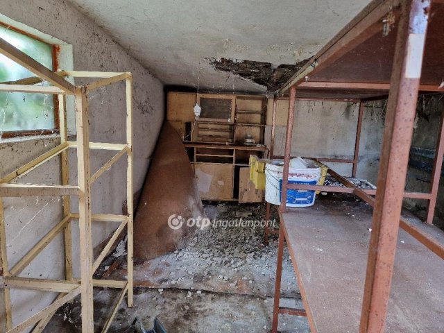 Eladó családi ház, Bicskén 35 M Ft, 2 szobás