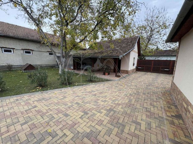 Eladó családi ház, Tótkomlóson 42.75 M Ft, 2 szobás