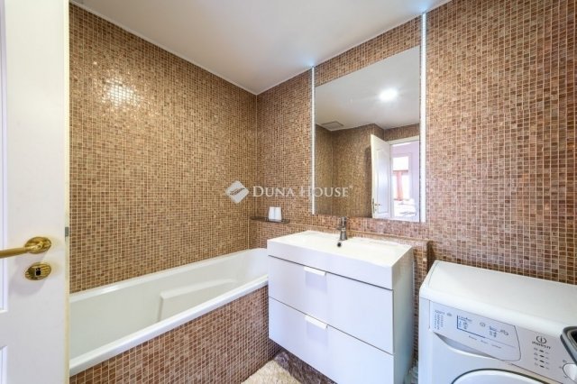 Eladó téglalakás, Budapesten, II. kerületben 135 M Ft, 3 szobás