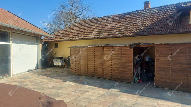 Eladó családi ház, Szarvason 69.6 M Ft, 4 szobás