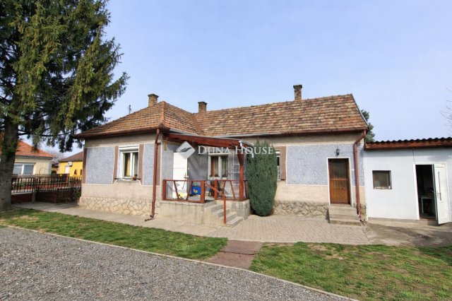 Eladó családi ház, Dombóváron, Kisfaludy Károly utcában