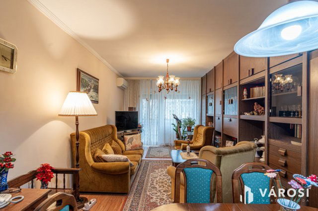 Eladó panellakás, Szegeden 59.99 M Ft, 3 szobás