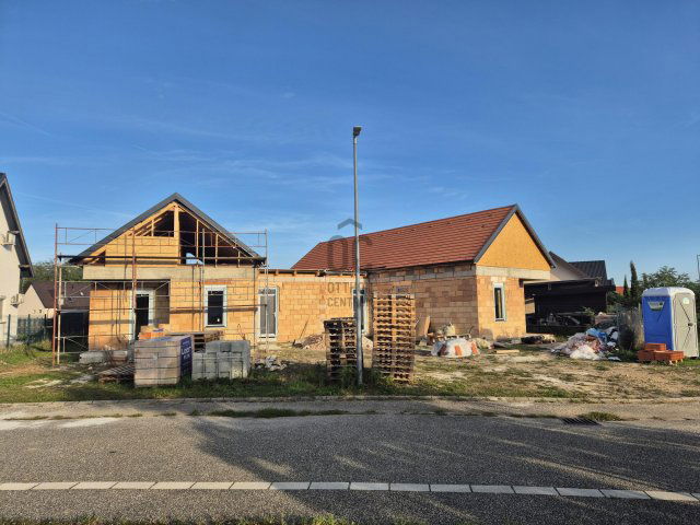 Eladó ikerház, Nagycenken 89.5 M Ft, 4 szobás