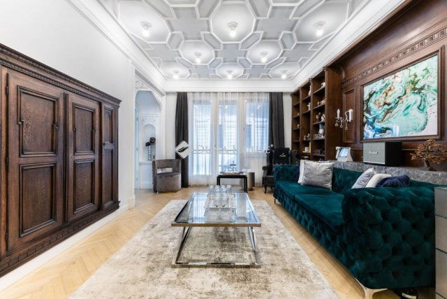 Eladó téglalakás, Budapesten, V. kerületben, Párizsi utcában