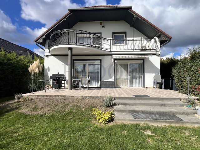 Eladó családi ház, Halásztelken 199.9 M Ft, 7 szobás