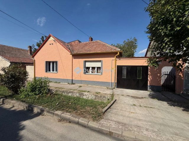 Eladó családi ház, Siklóson 49.5 M Ft, 3 szobás