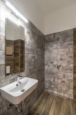 Kiadó iroda, Budapesten, VI. kerületben, Dózsa György úton