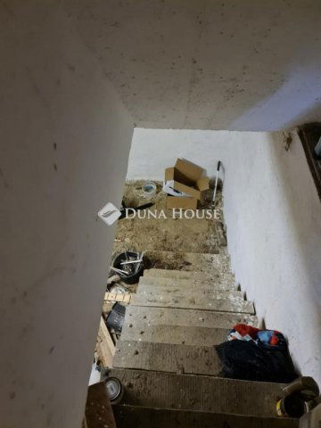 Eladó családi ház, Válon 33 M Ft, 2 szobás