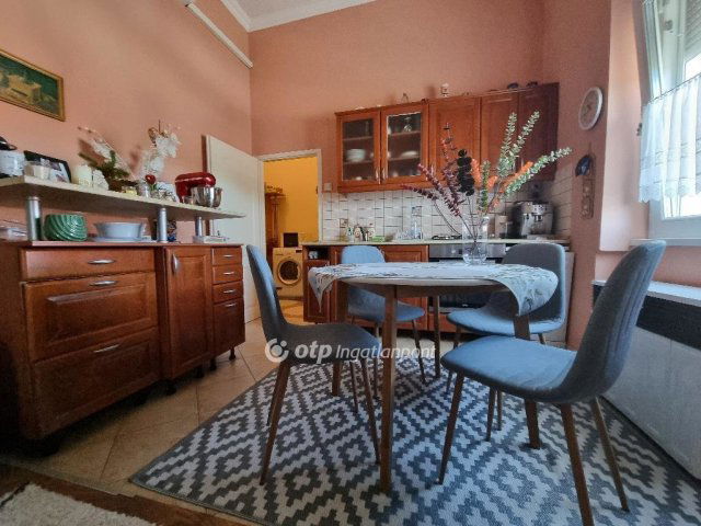Eladó téglalakás, Pápán 29.9 M Ft, 1+2 szobás