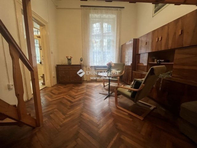 Eladó téglalakás, Budapesten, V. kerületben 64.9 M Ft, 1 szobás