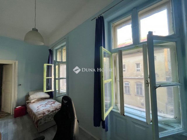 Eladó téglalakás, Budapesten, VI. kerületben 62.9 M Ft, 2 szobás