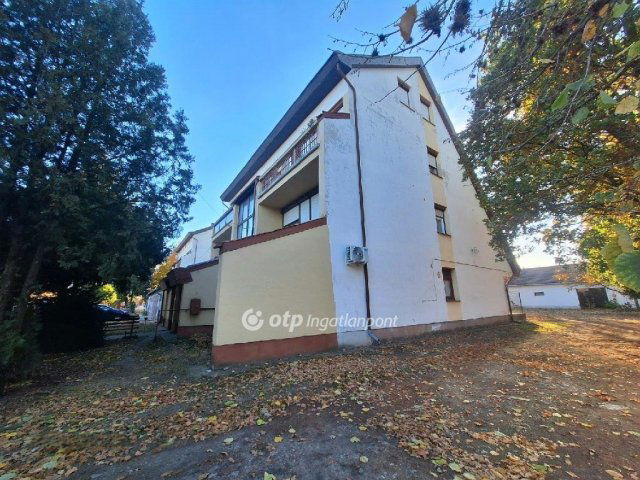 Eladó téglalakás, Gádoroson 18 M Ft, 1+2 szobás