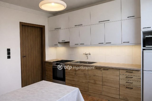 Eladó családi ház, Törtelen 42 M Ft, 3 szobás