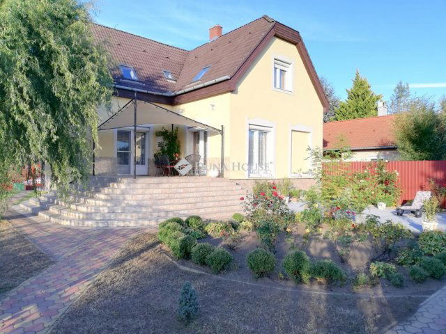 Eladó családi ház, Nyíregyházán 105 M Ft, 5 szobás