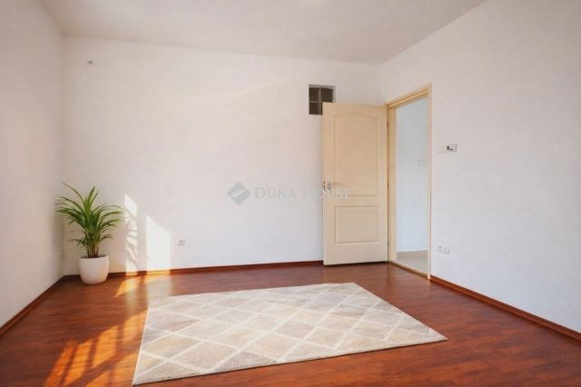 Eladó téglalakás, Debrecenben 65 M Ft, 2 szobás