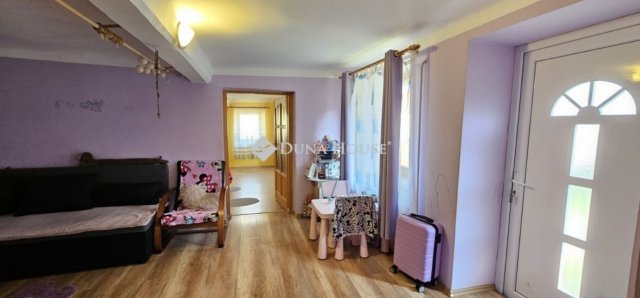 Eladó családi ház, Véménden 17 M Ft, 4 szobás