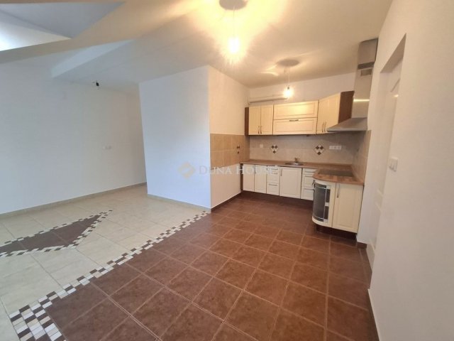Kiadó téglalakás, albérlet, Szegeden 200 E Ft / hó, 2 szobás