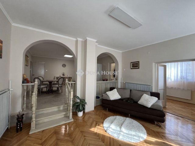 Eladó téglalakás, Zalaegerszegen 89.5 M Ft, 5 szobás