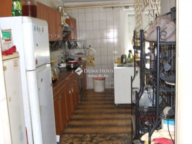 Eladó családi ház, Esztergomban 119.9 M Ft, 7 szobás