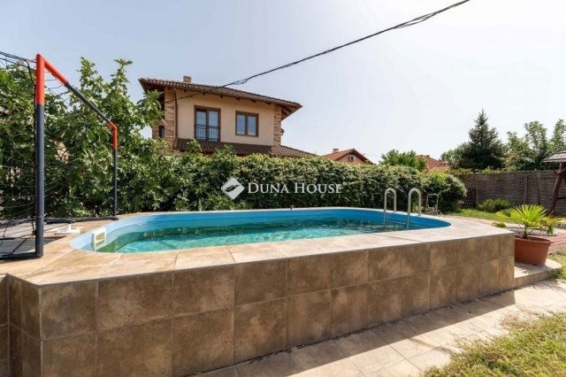 Eladó családi ház, Szegeden 225 M Ft, 7 szobás